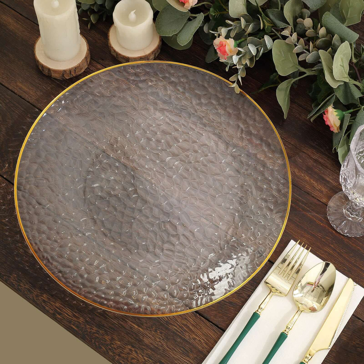 20 Pack Economy Plastic Round Charger Plates 13" in Clear Hammered Design with Gold Rim - Table Setting Plates