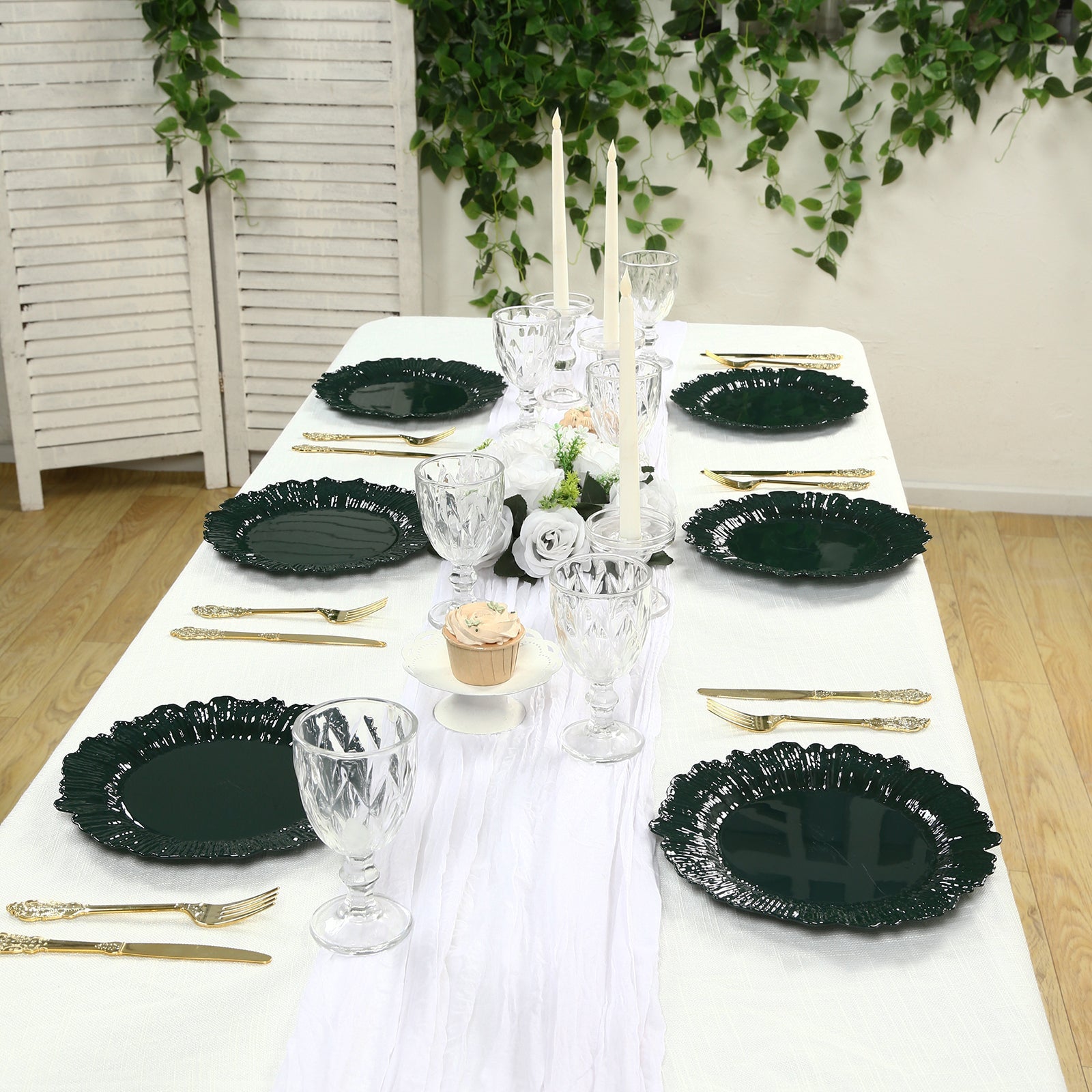 20-Pack 10" Plastic Dinner Plates – Hunter Emerald Green Reef Design Party Plates – Elegant Disposable Tableware