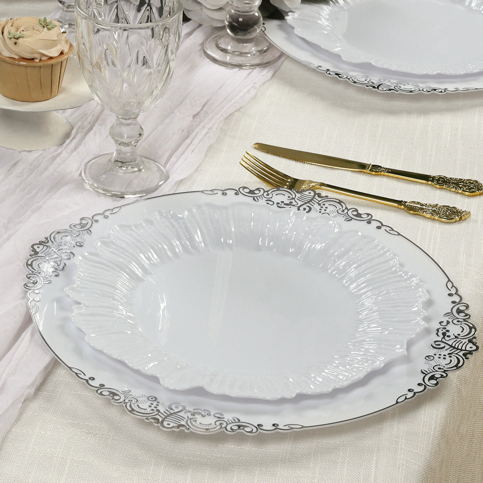 20-Pack 10" Plastic Dinner Plates – White Reef Design Party Plates – Elegant Disposable Tableware