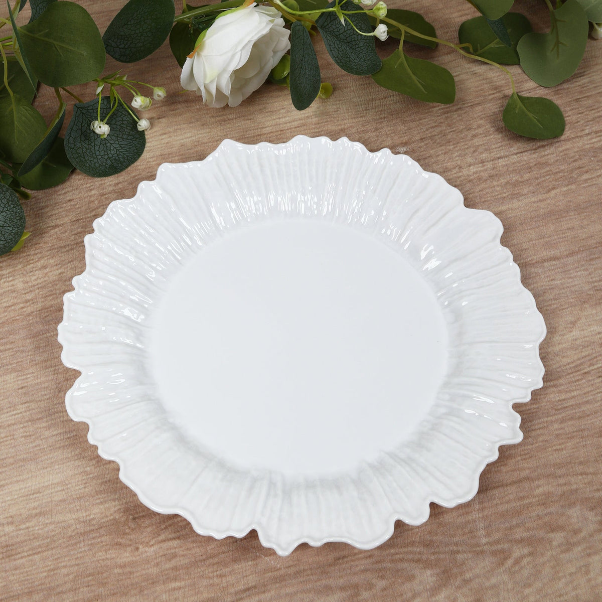 20-Pack 10" Plastic Dinner Plates – White Reef Design Party Plates – Elegant Disposable Tableware