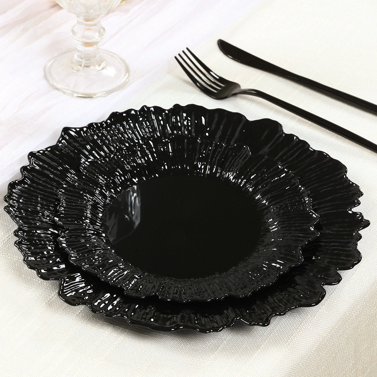 20-Pack 7" Plastic Dessert Plates – Black Reef Design Appetizer Salad Party Plates – Elegant Disposable Tableware