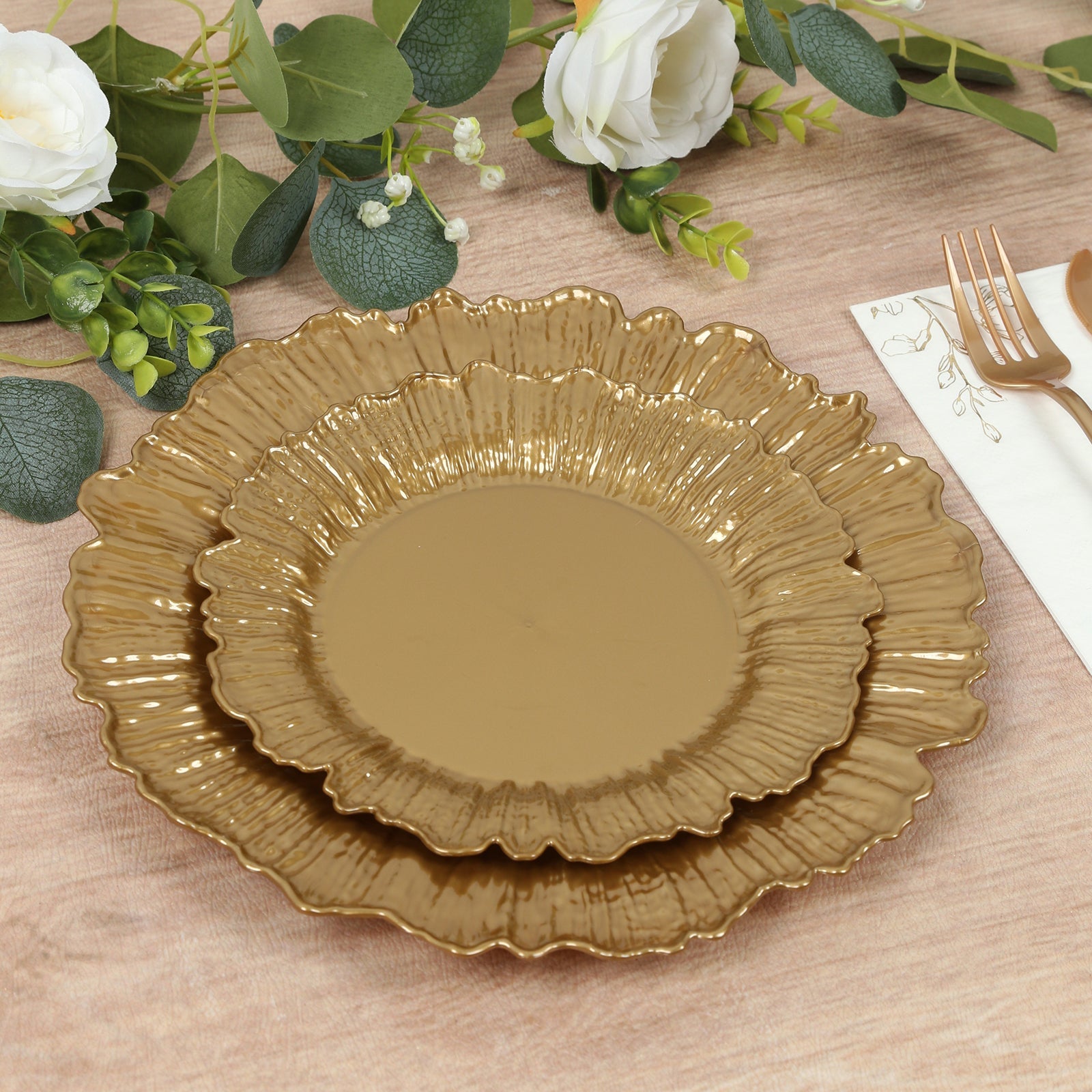 20-Pack 7" Plastic Dessert Plates – Gold Reef Design Appetizer Salad Party Plates – Elegant Disposable Tableware