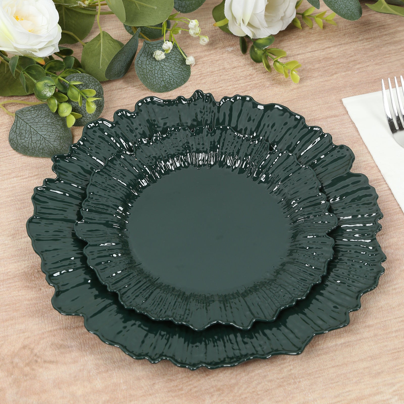20-Pack 7" Plastic Dessert Plates – Hunter Emerald Green Reef Design Appetizer Salad Party Plates – Elegant Disposable Tableware