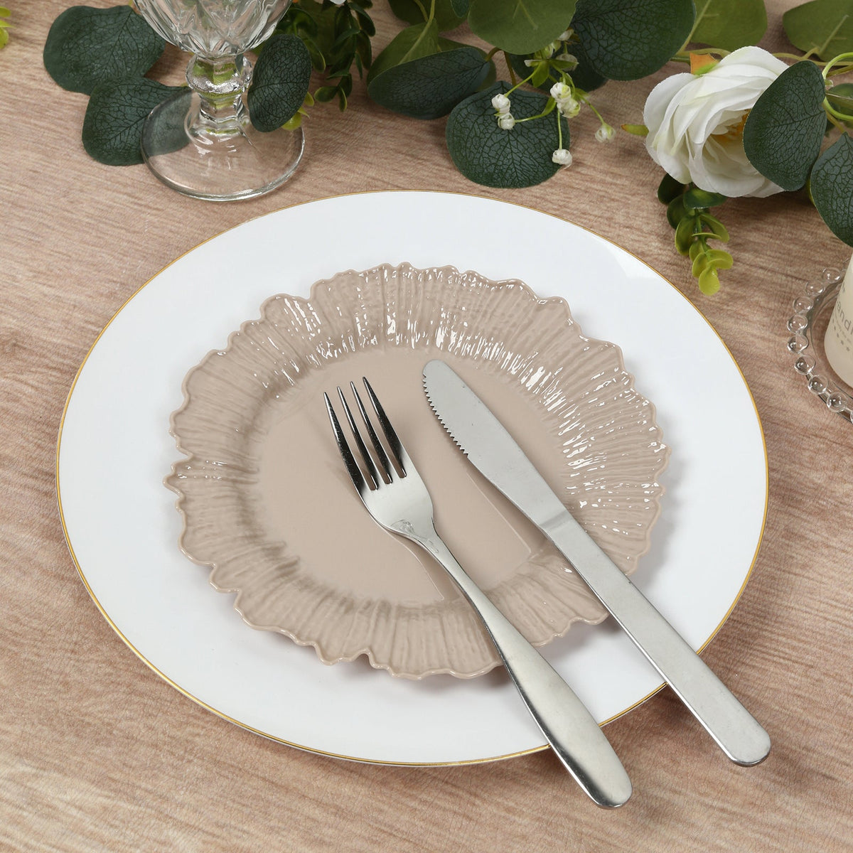 20-Pack 7" Plastic Dessert Plates – Taupe Reef Design Appetizer Salad Party Plates – Elegant Disposable Tableware