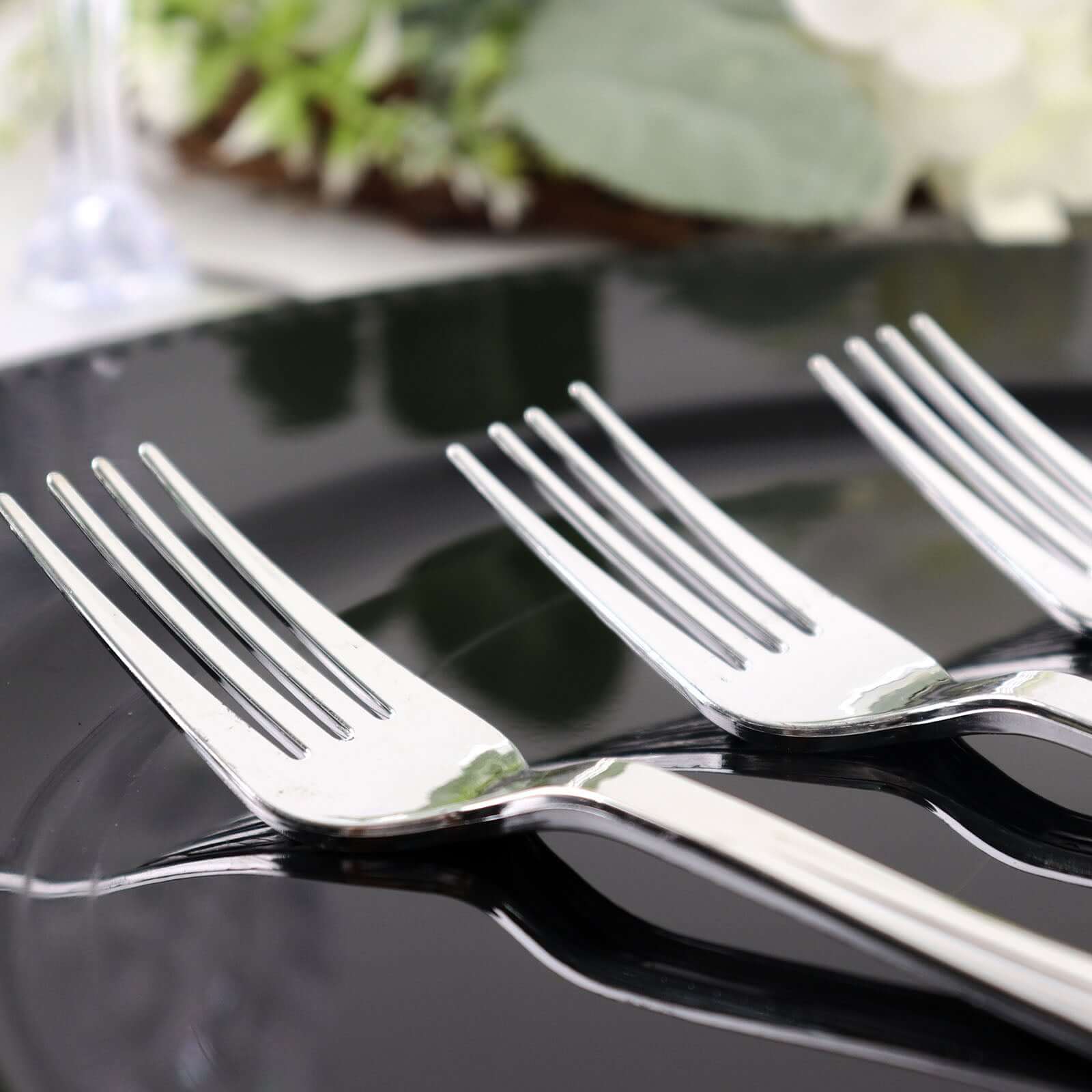 25-Pack Plastic Forks Silver Heavy Duty with Fluted Handles - Durable Disposable Tableware 7"
