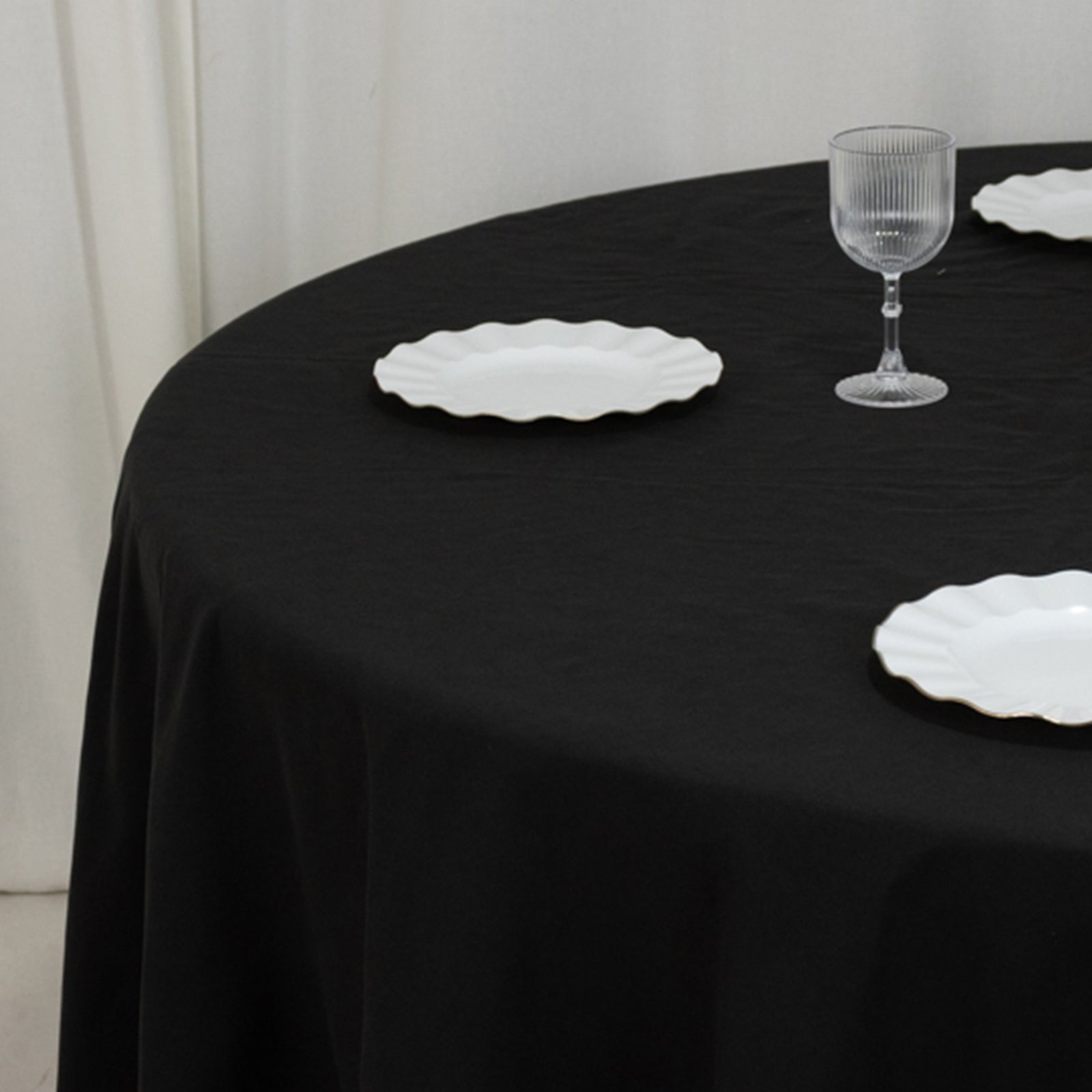 Cotton Blend 108" Round Tablecloth Black - Wrinkle-Resistant Design