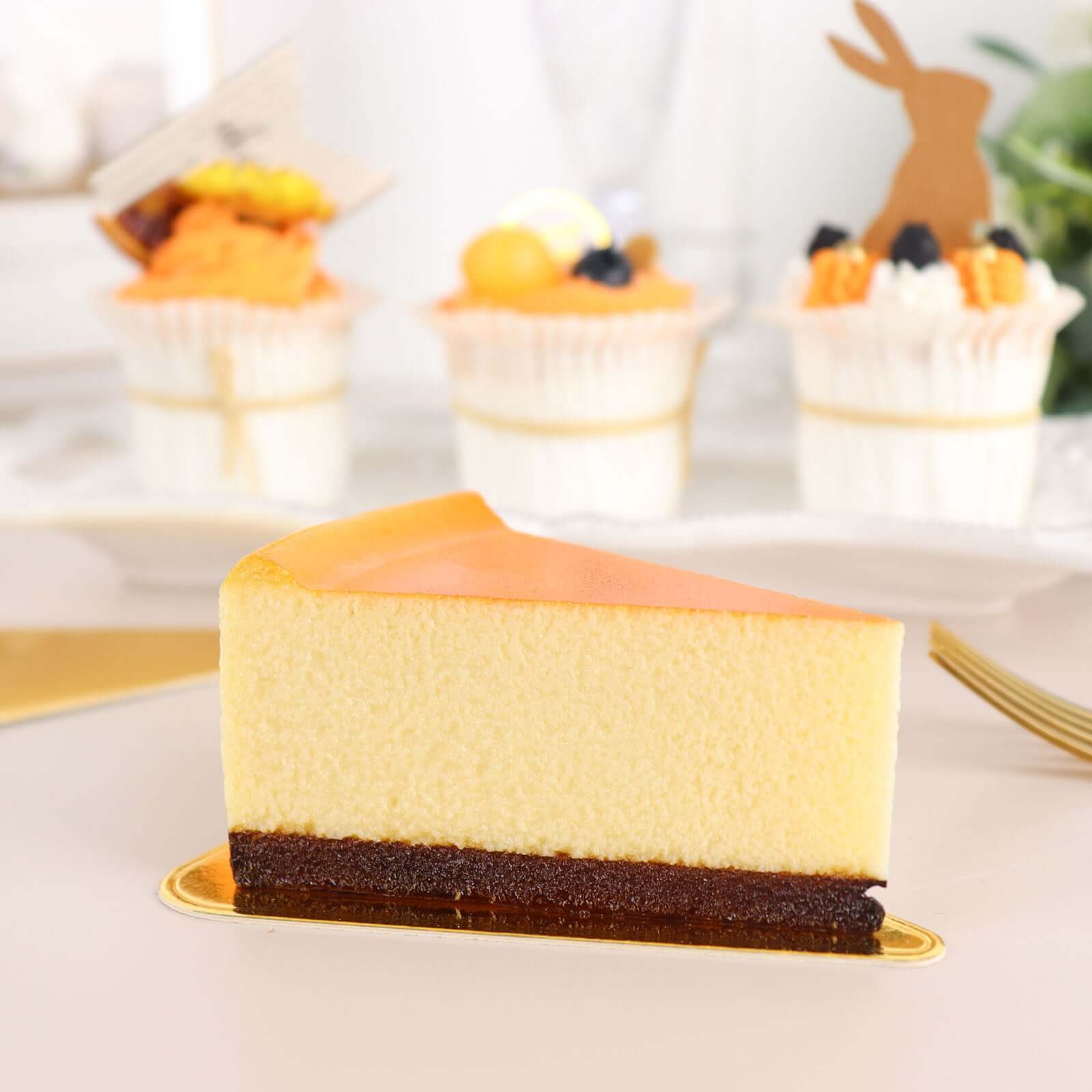 50-Pack Triangle Cake Boards in Gold Cardboard - Grease Proof Mini Paper Trays for Pastries Cupcakes & Dessert Slices 2.8"x 4.5"