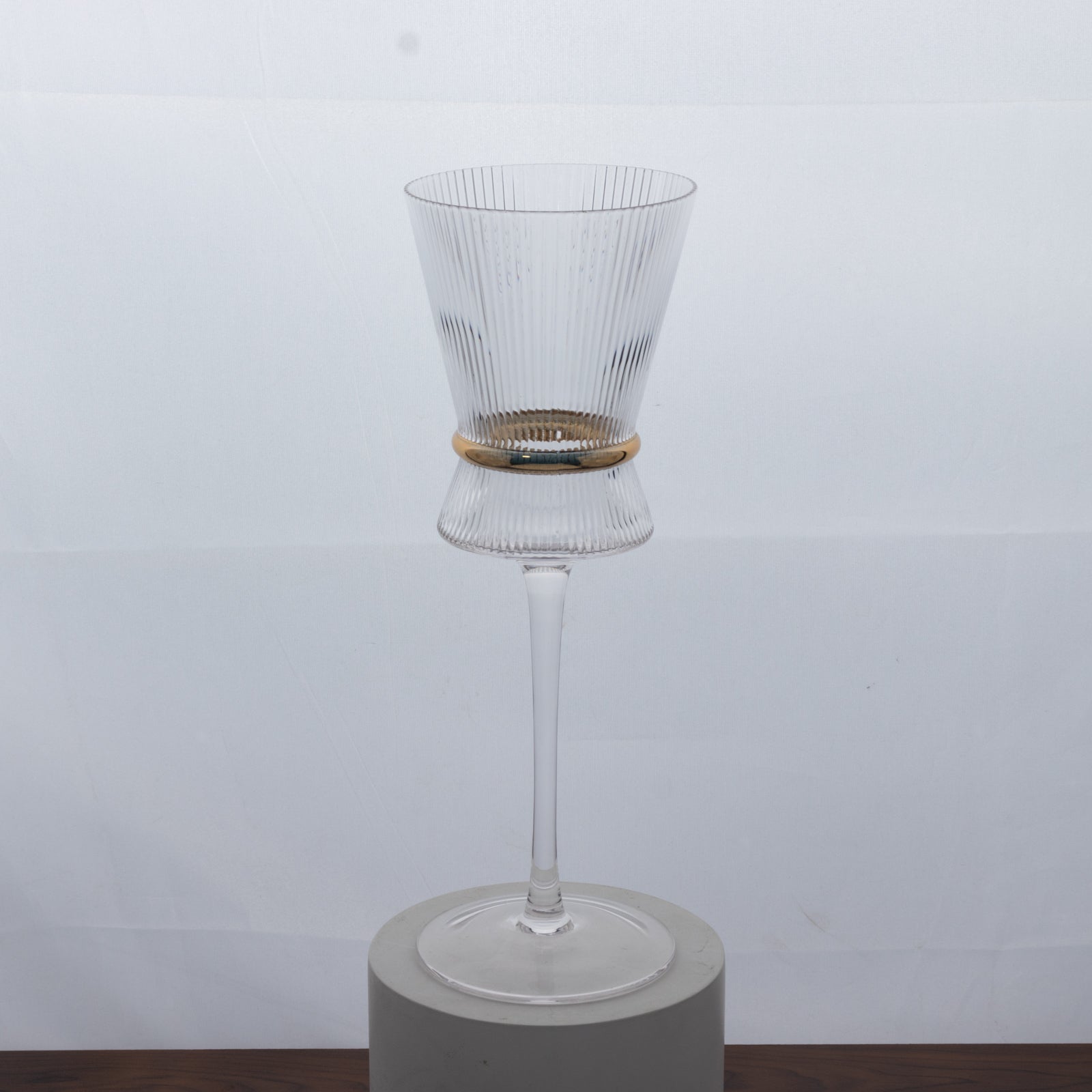 6-Pack Clear Wine Glasses – 9oz Real Glass, Ribbed Design with Gold Ring Accent, Elegant Glassware for Celebrations – 9" Tall