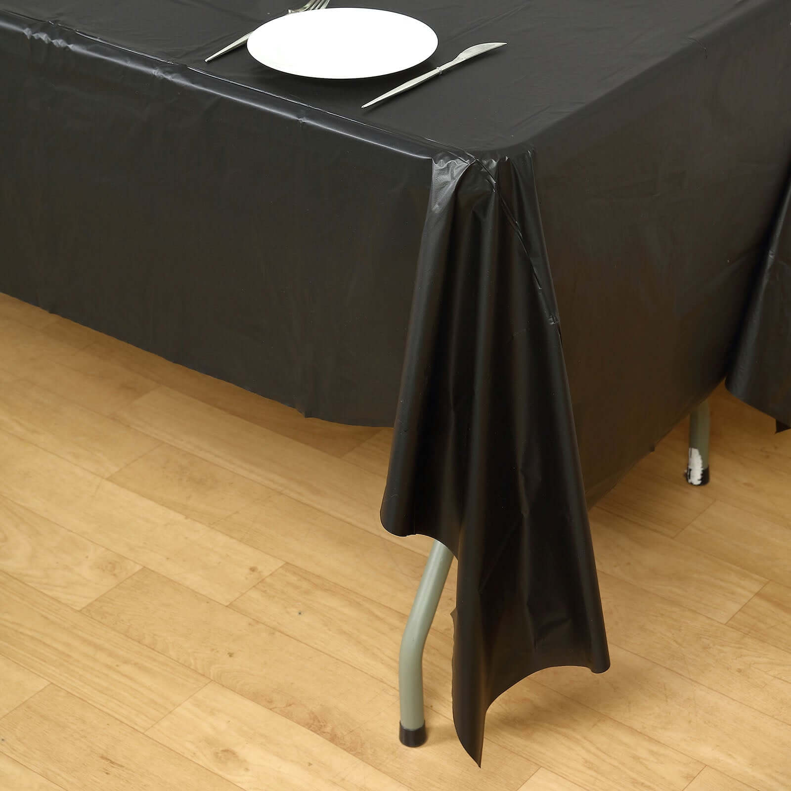 5-Pack Plastic Table Covers Black Rectangle - Reliable PVC Disposable Covers for Gatherings 54"x108"