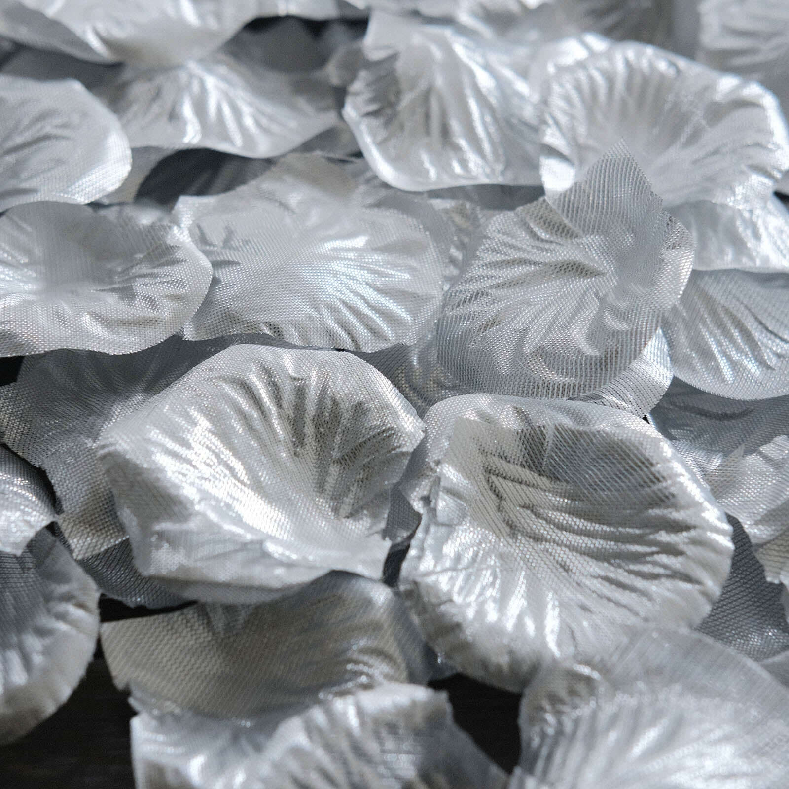 500-Pack Rose Petals Round Design Silver Silk Confetti - Decorative Scatters for Tables and Floors
