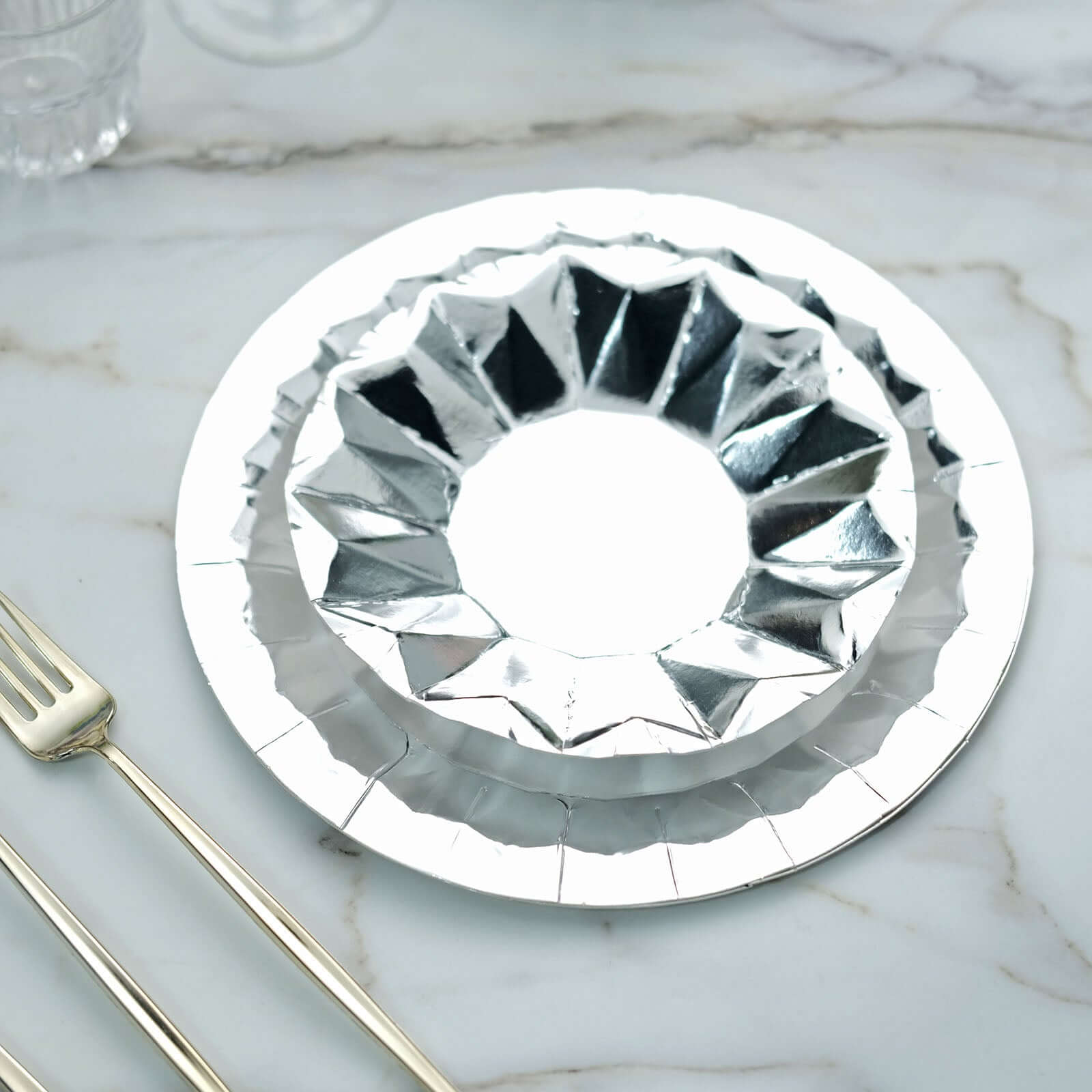 25-Pack Paper 7" Round Dessert Plates in Metallic Silver with Geometric Prism Rim - Disposable 400GSM Appetizer Salad Plates