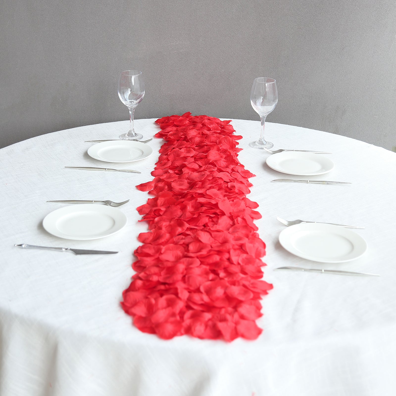 500-Pack Rose Petals Round Design Red Silk Confetti - Decorative Scatters for Tables and Floors