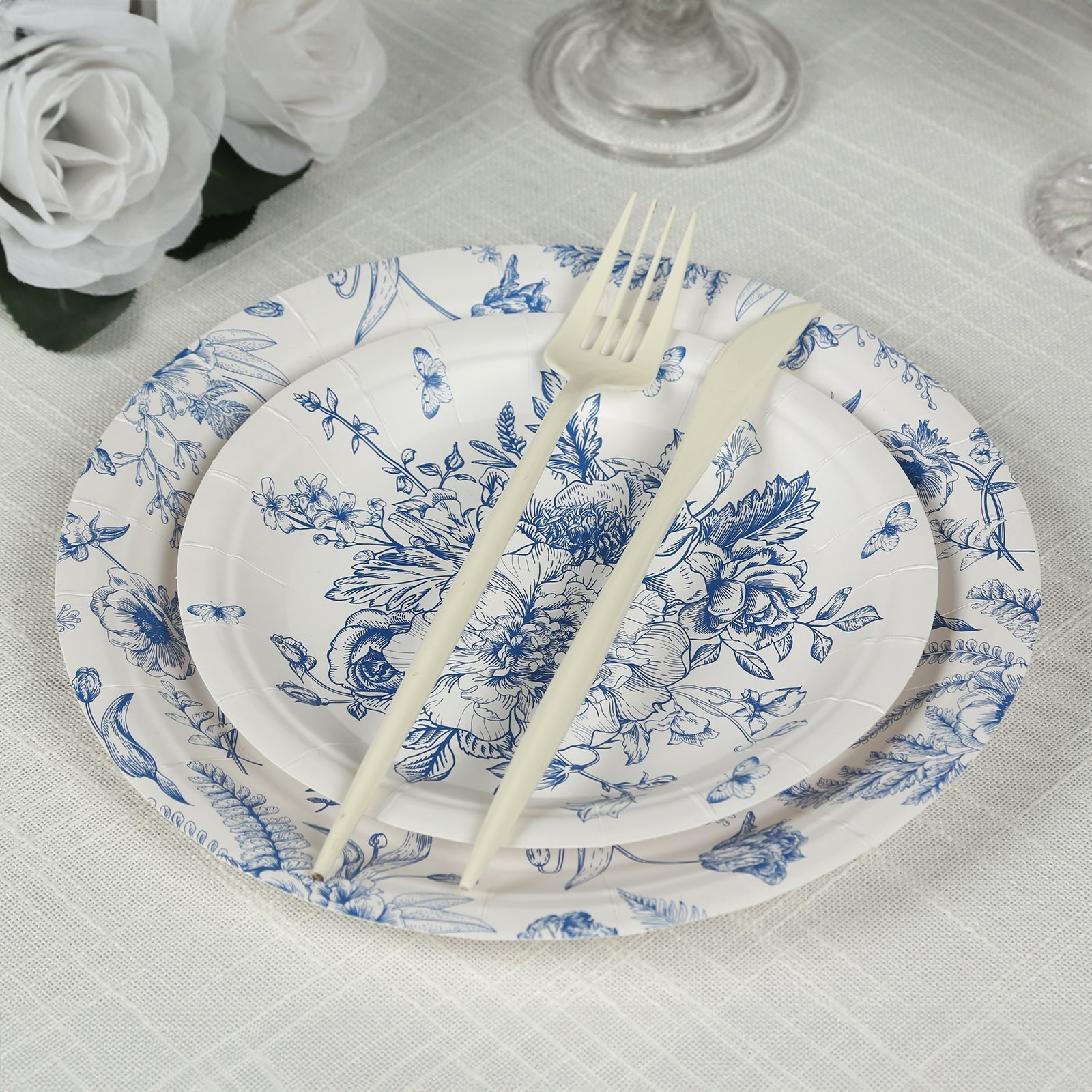 50-Pack Paper Round Dessert and Dinner Plates in White with Blue French Toile Pattern 7", 9"