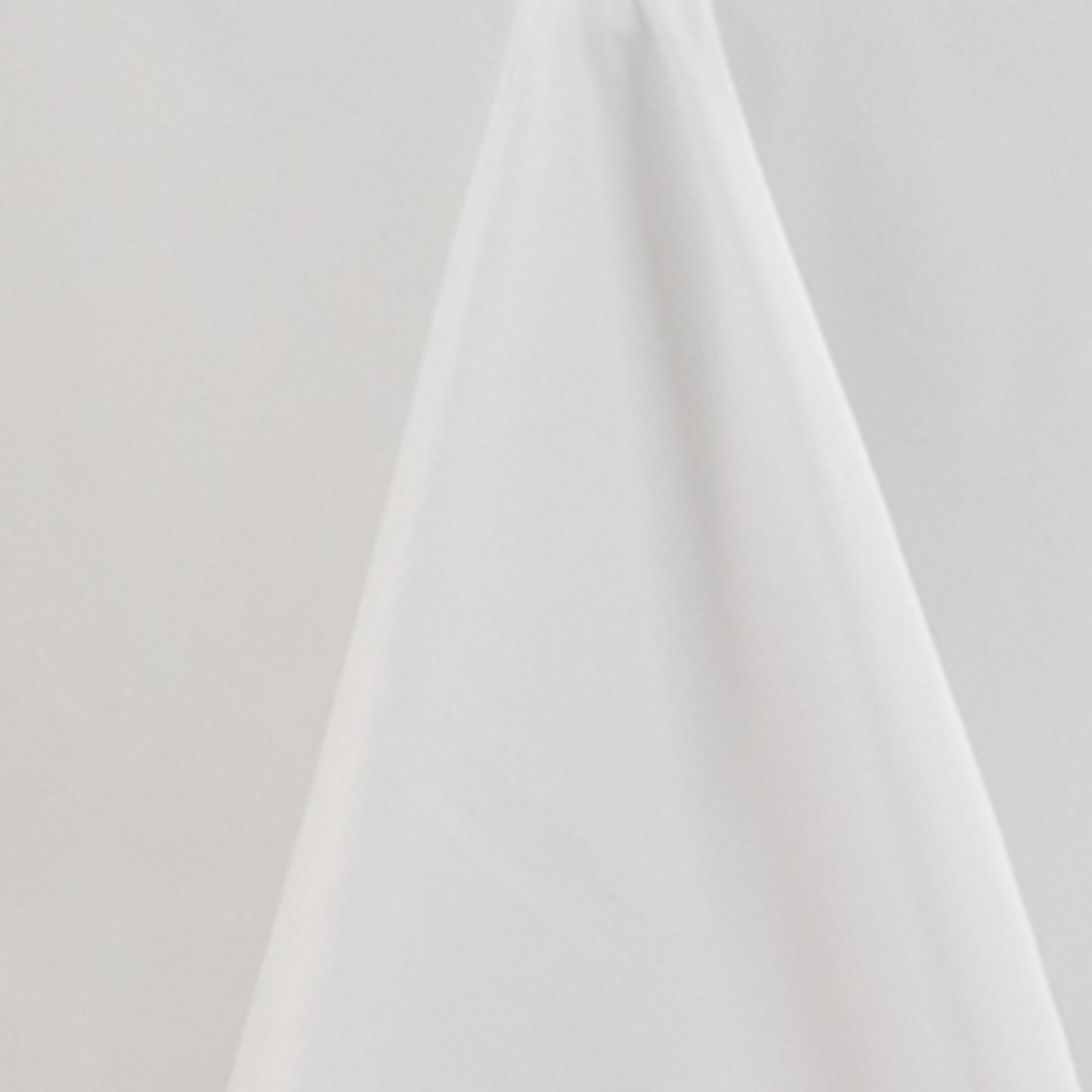 Fire Retardant Premium Polyester 132" Round Tablecloth White - Stylish High-Performance Table Cover for Large Gatherings