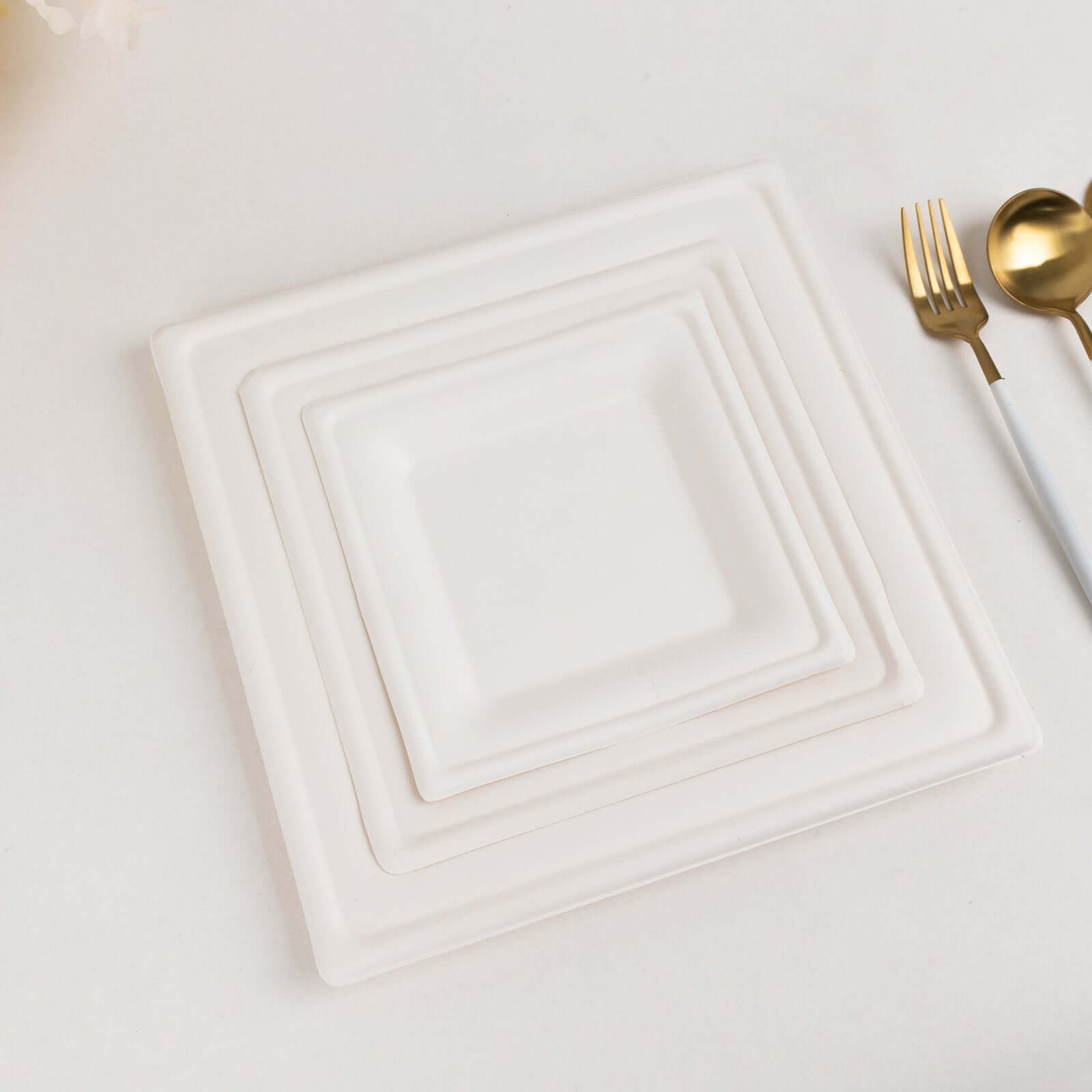 50-Pack Bagasse 10" Square Dinner Plates in White with Wide Rim - Eco Friendly Biodegradable Sugarcane Party Plates for Events