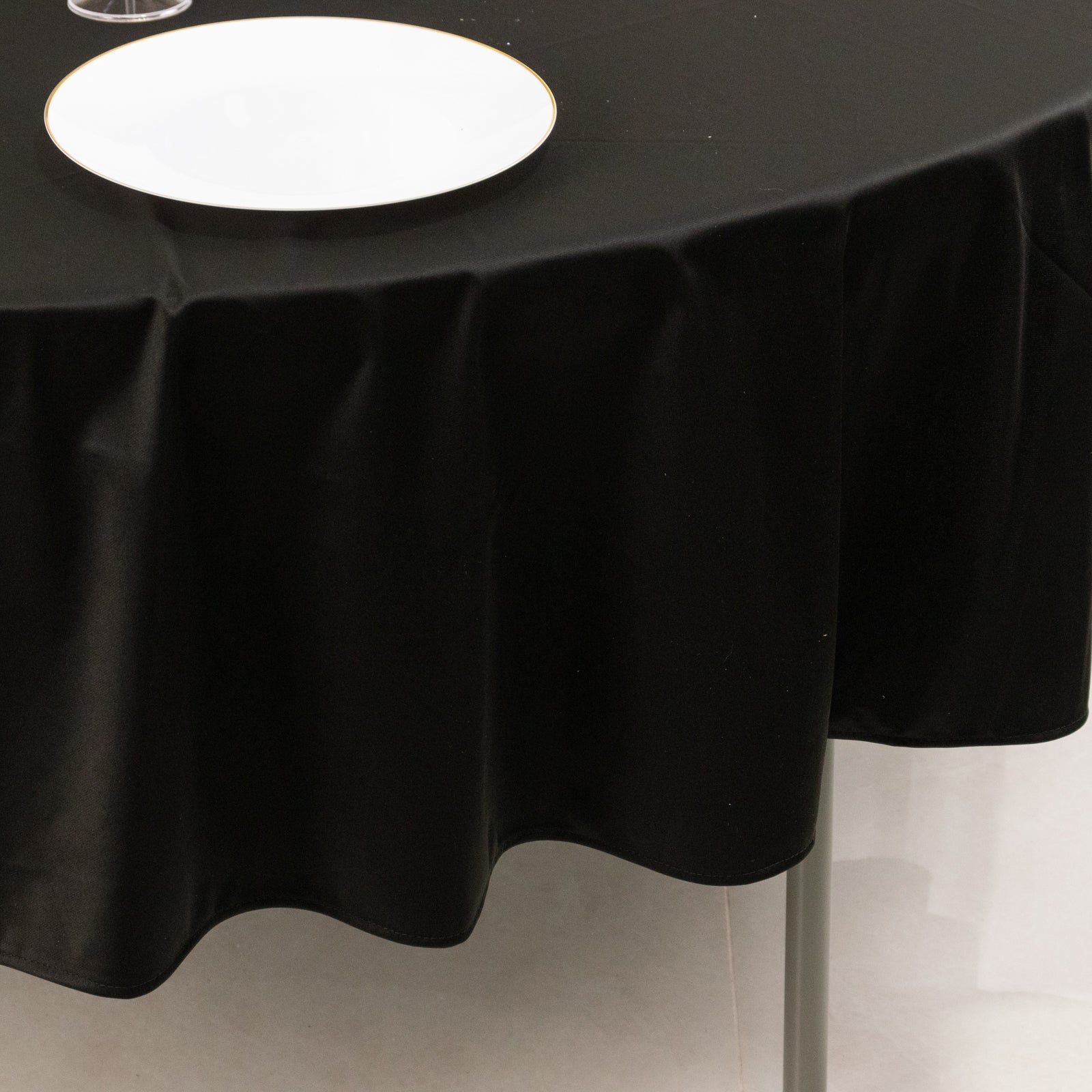Scuba Round 90" Tablecloth Black - Wrinkle Free & Stain Resistant Table Cover for Weddings and Banquets