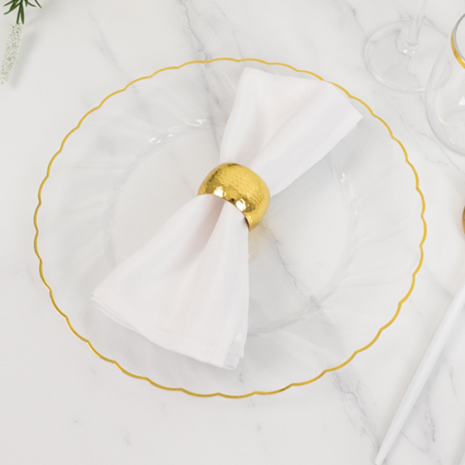 10-Pack Plastic 10" Round Dinner Plates in Clear with Gold Flair Rim - Disposable Party Plates for Upscale Banquets & Special Occasions