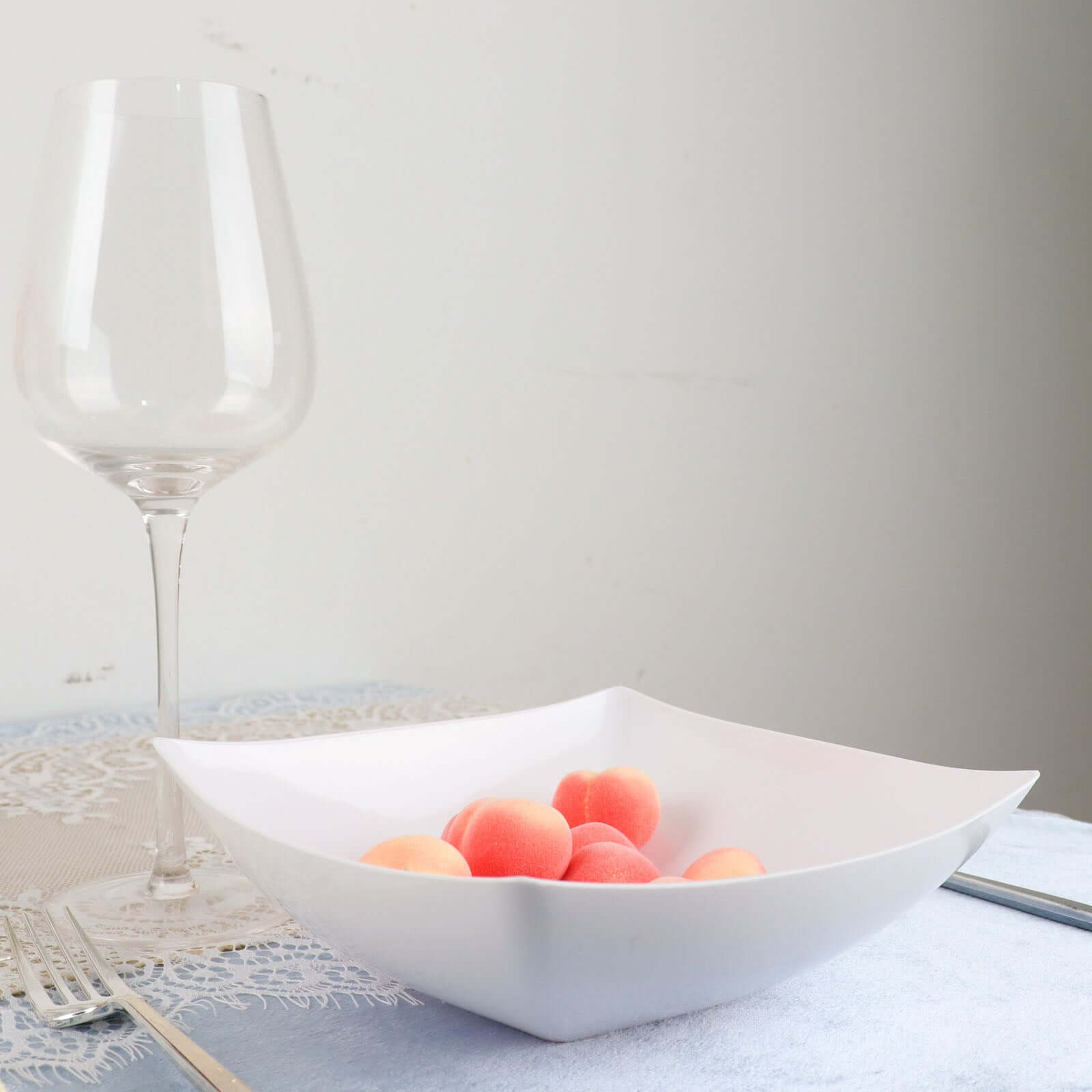 4-Pack Plastic Serving Bowls White Square - Lightweight Medium Disposable Dishes for Events 32oz