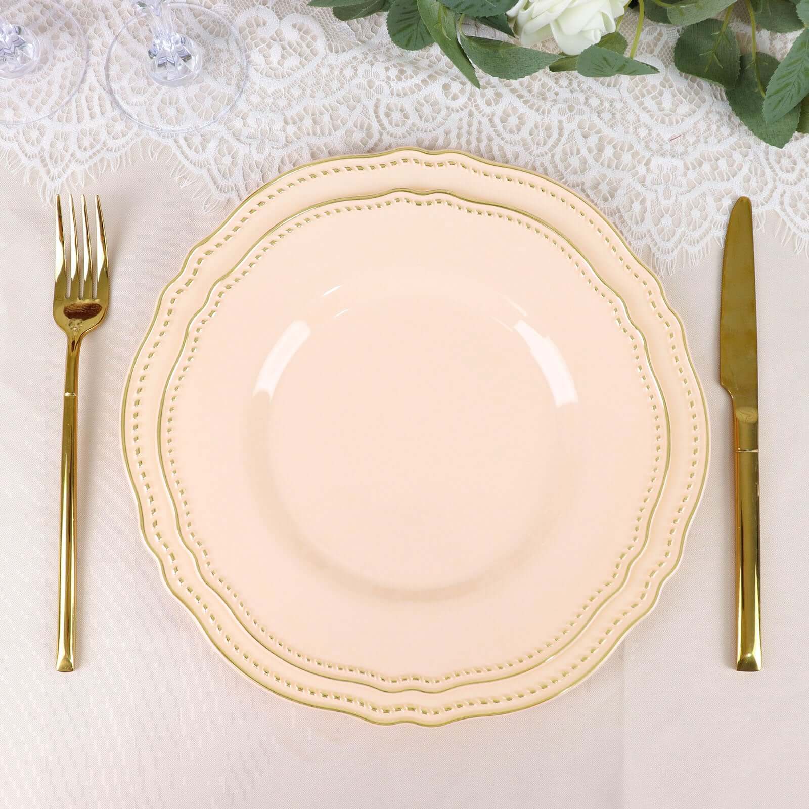10-Pack Plastic Dinner Plates in Nude with Gold Scalloped Rim - Disposable Party Plates 9"