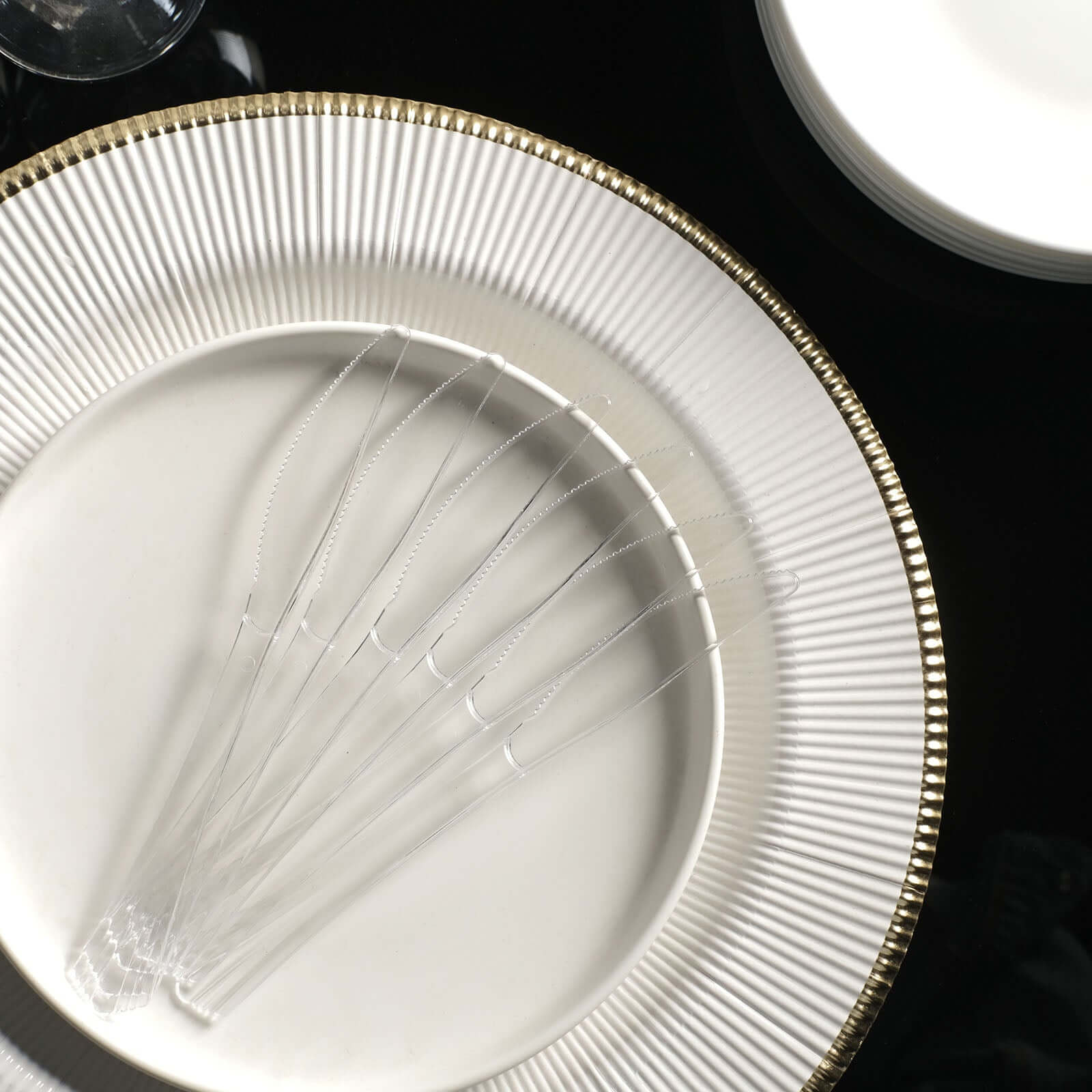 25-Pack Plastic Knives Clear Heavy Duty with Fluted Handles - Durable Disposable Utensils 7"