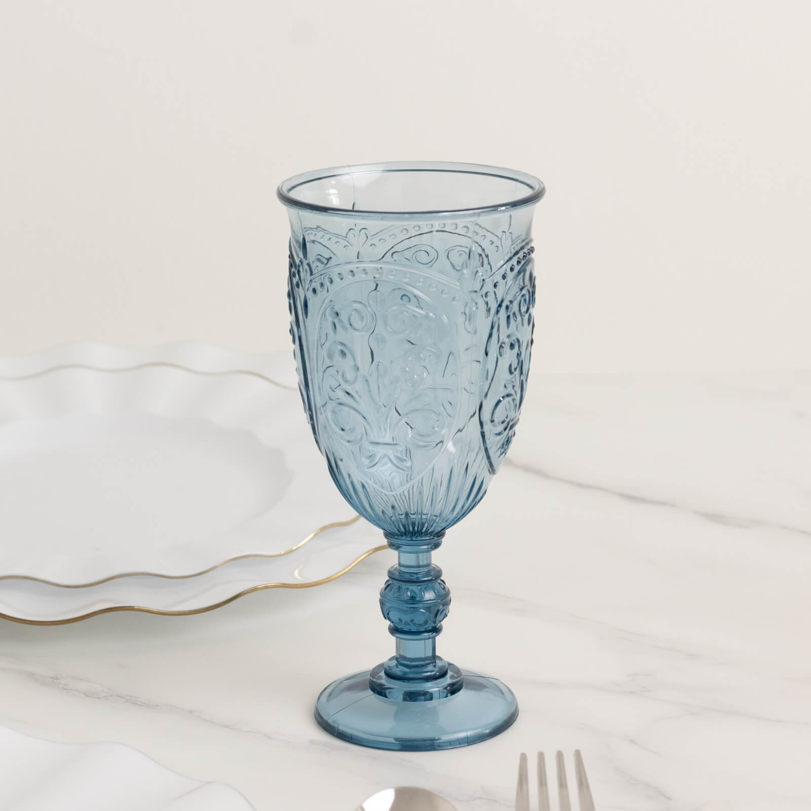 24-Pack Plastic Wine Glasses 10oz – Transparent Dusty Blue Vintage Goblets with Retro Embossed Design, Elegant Drinkware - 7" Tall