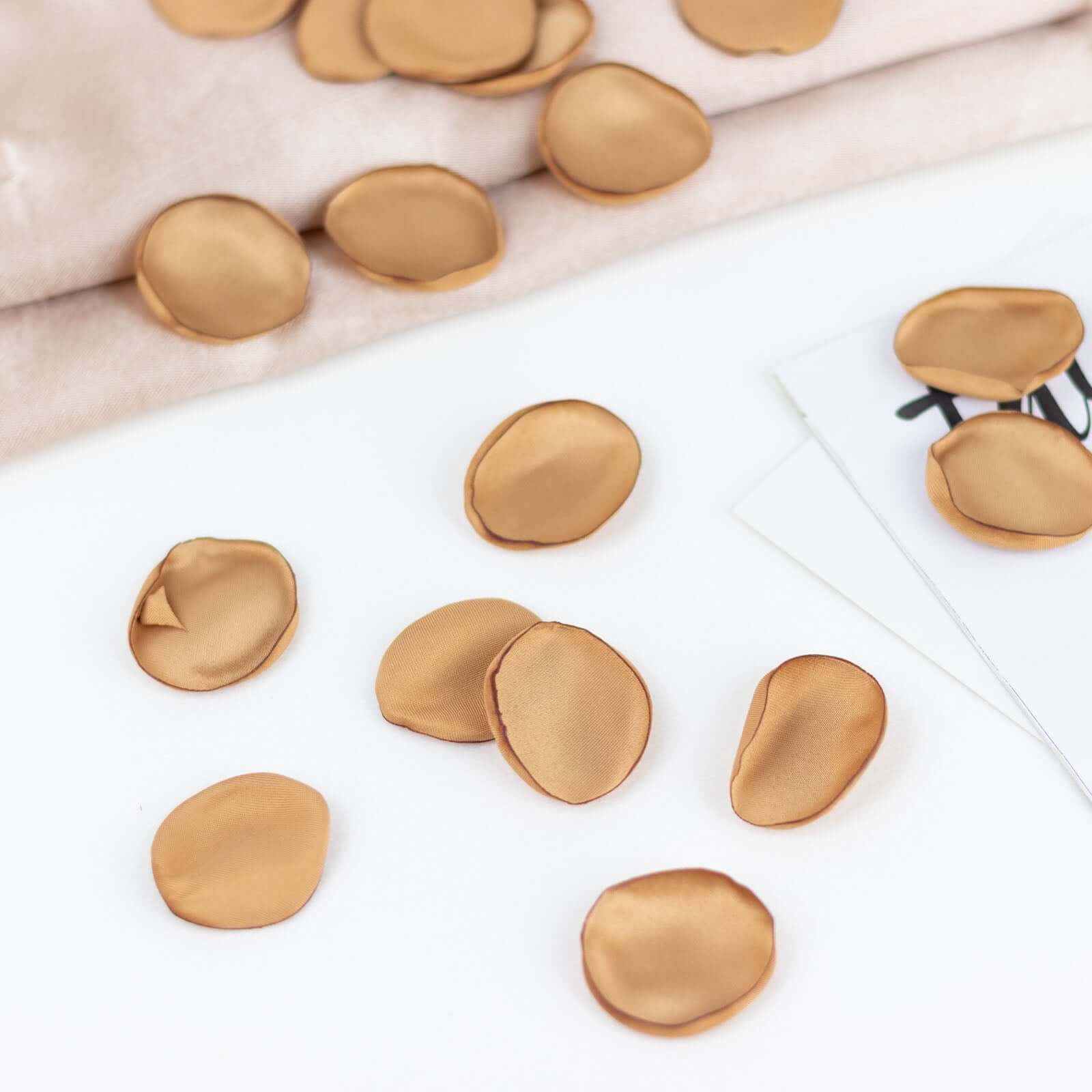 400-Pack Rose Petals Life-Like Flower Confetti Gold Matte Silk Round - Perfect for Event Tables 2"