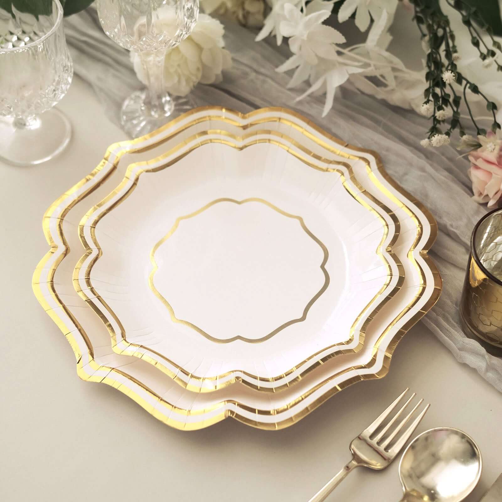 25-Pack Paper Dinner Plates in White with Gold Scallop Rim - Disposable 300GSM Party Plates for Classy Banquets & Celebrations 10"