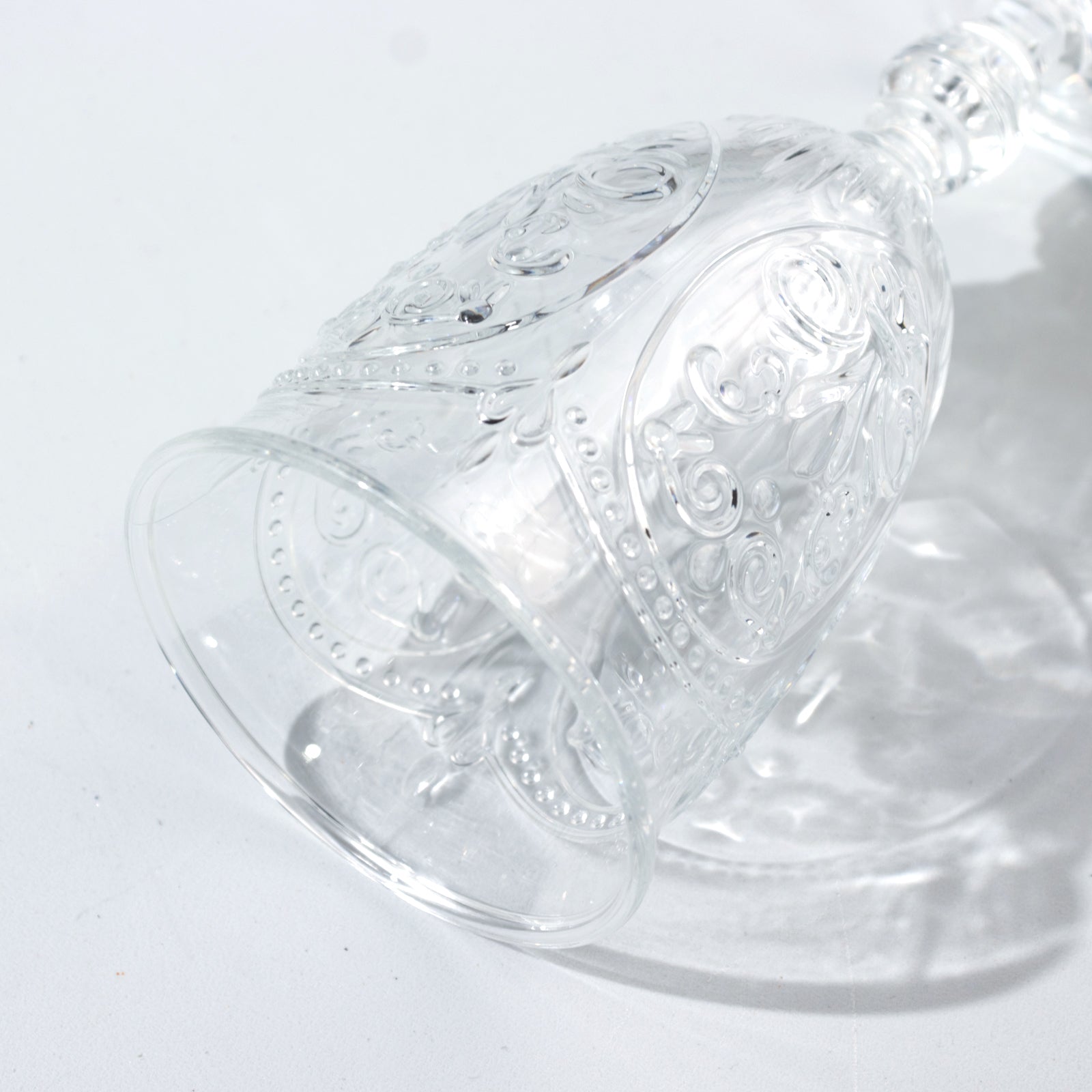 24-Pack Clear Plastic Wine Glasses 10oz – Vintage Goblets with Retro Embossed Design, Elegant Drinkware - 7" Tall