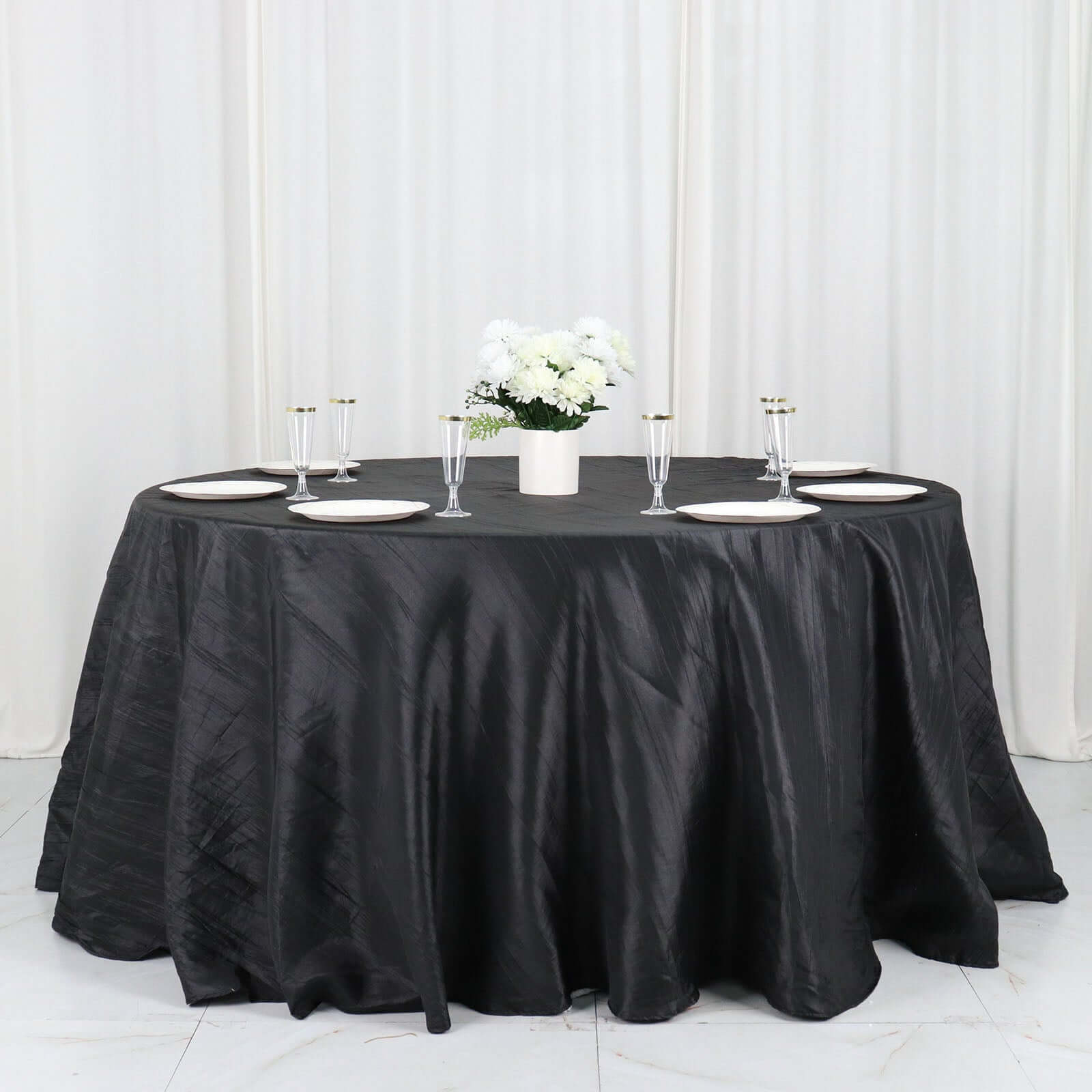 Taffeta 132" Round Tablecloth Black - Seamless Accordion Crinkle Design for Exquisite Occasions