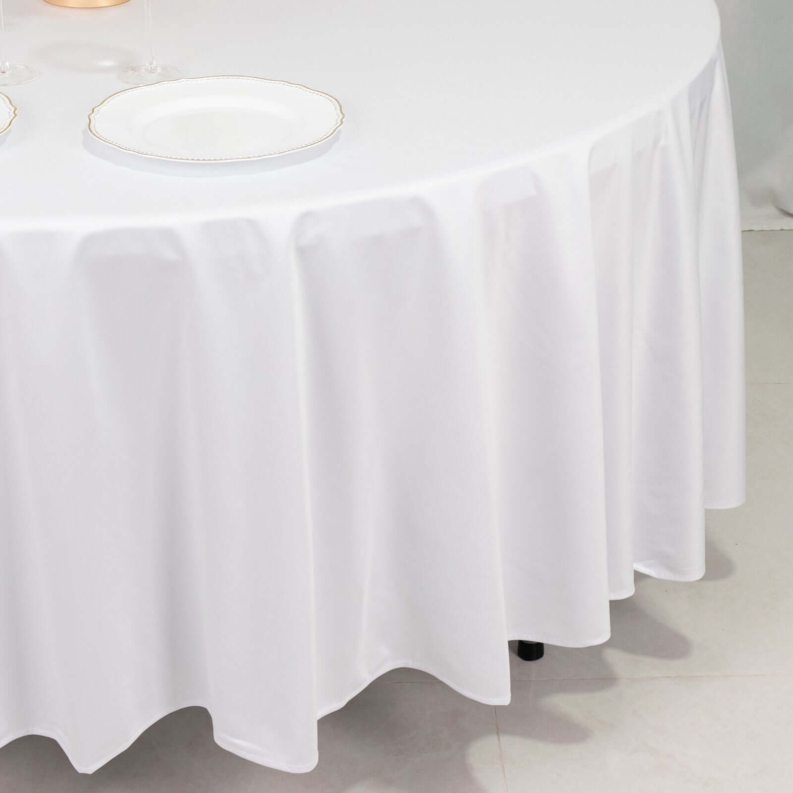 Scuba Round 108" Tablecloth White - Wrinkle Free & Stain Resistant Table Cover for Exquisite Events