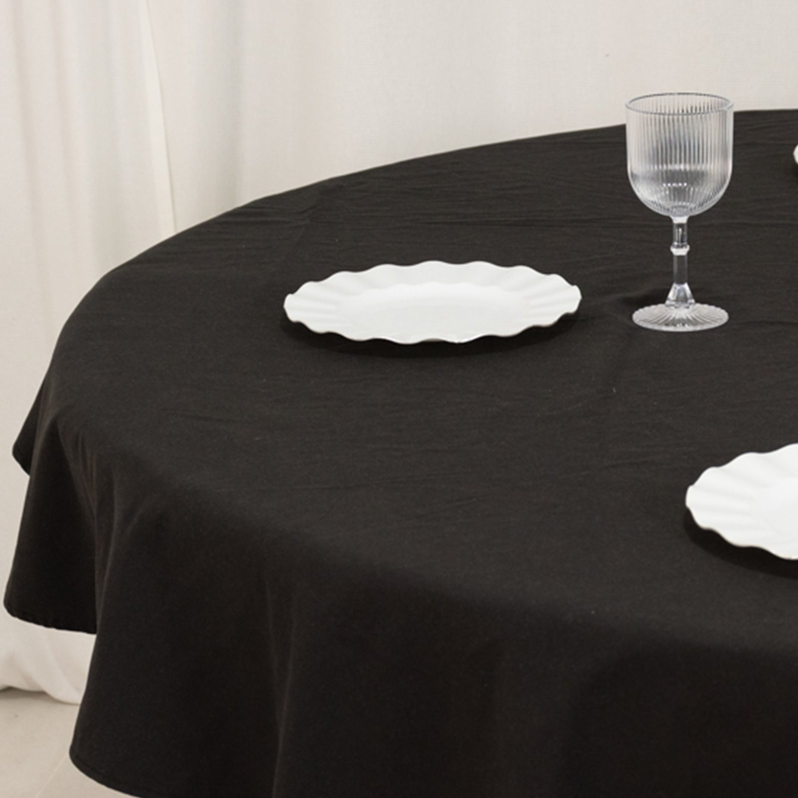 Cotton Blend 70" Round Tablecloth Black - Wrinkle-Resistant Table Cover