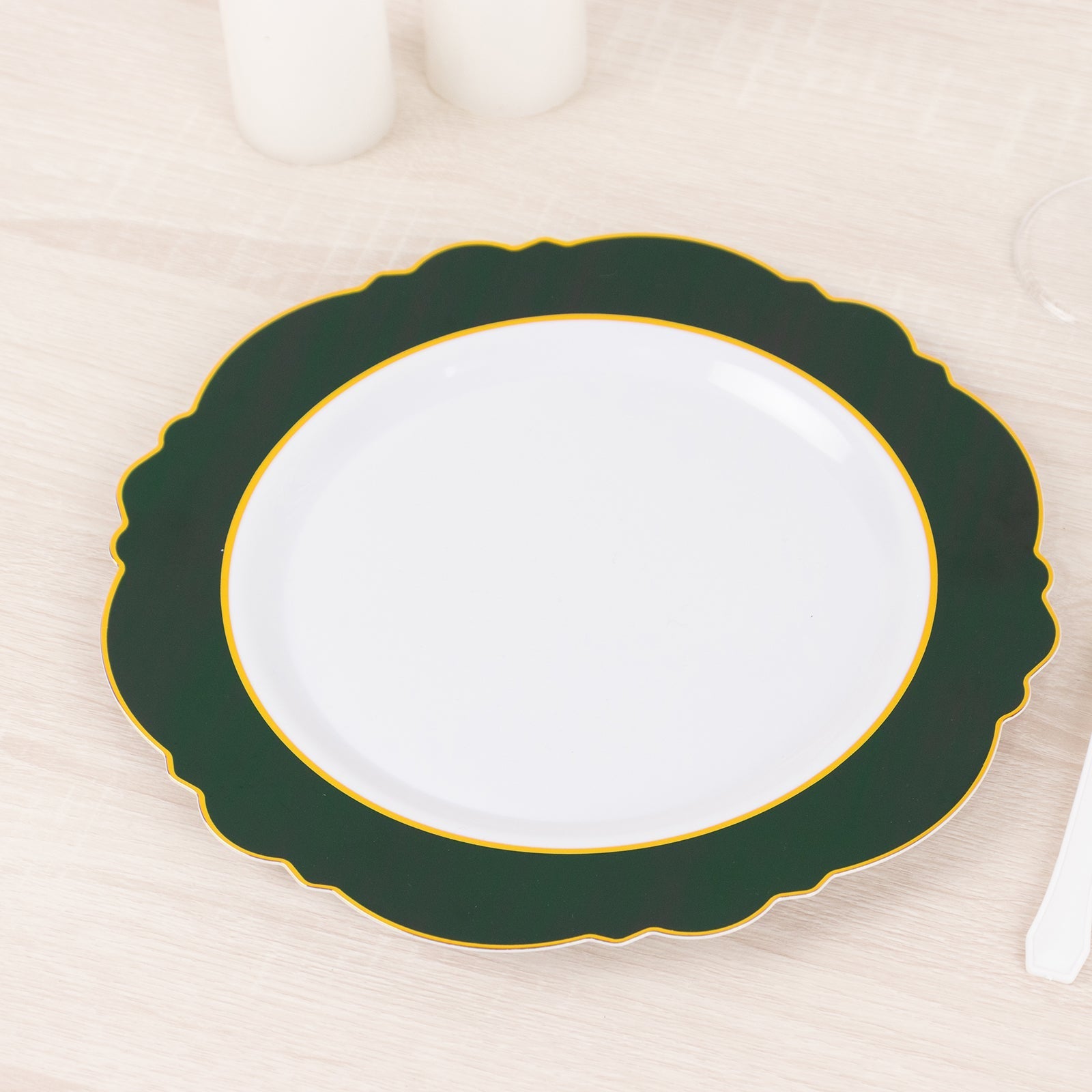 10-Pack Plastic 10" Round Dinner Plates in White with Hunter Emerald Green Blossom Design & Gold Edging - Disposable Party Plates