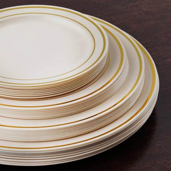 10-Pack Plastic Dinner Plates Ivory with Très Chic Gold Rim - Disposable Party Plates for Gatherings 10"