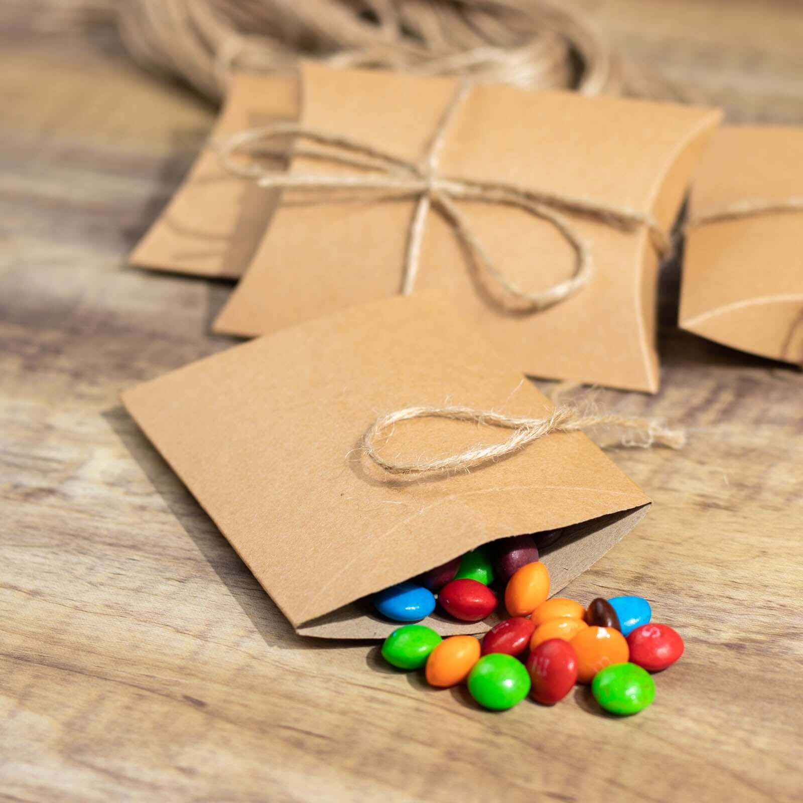 50 Pack 4.5"x3.5" Natural Brown Paper Wedding Favor Pillow Boxes with Burlap Twine, Party Gift Boxes