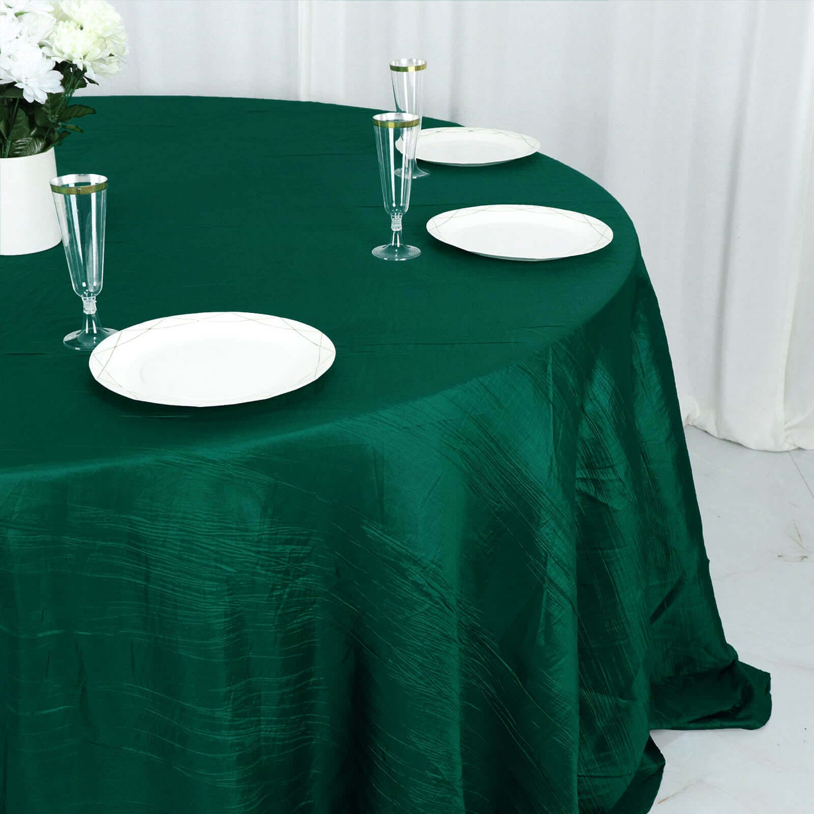 Taffeta 132" Round Tablecloth Hunter Emerald Green - Seamless Accordion Crinkle Table Cover