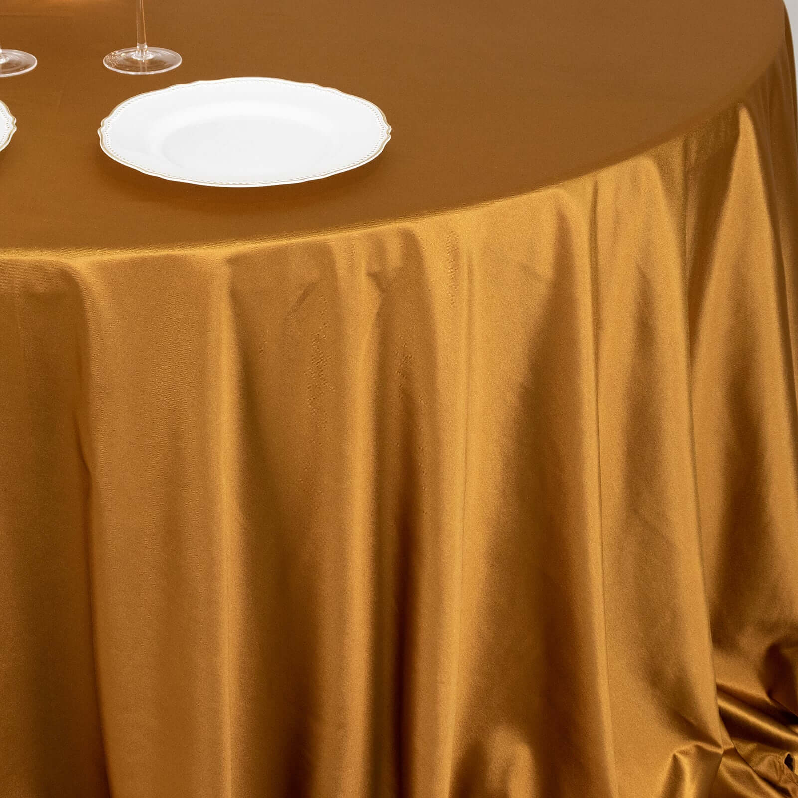 Scuba Round 132" Tablecloth Shimmering Gold - Wrinkle Free, Stain Resistant & Seamless Table Cover for Weddings and Parties