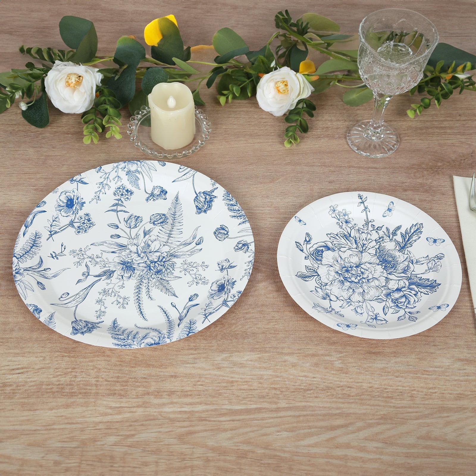 50-Pack Paper Round Dessert and Dinner Plates in White with Blue French Toile Pattern 7", 9"