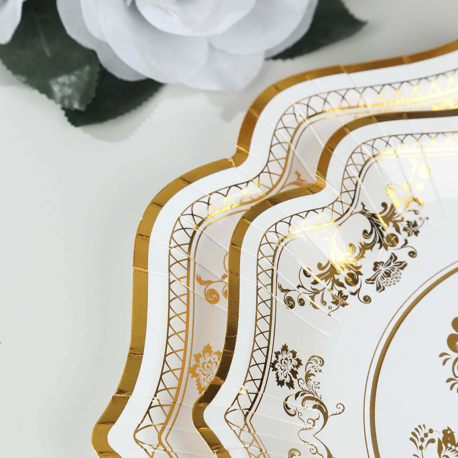 25-Pack Paper Dessert Plates in White with Gold Damask Floral Print & Scallop Rim - Stylish Disposable 300GSM Floral Salad Appetizer Plates for Weddings & Events 8"
