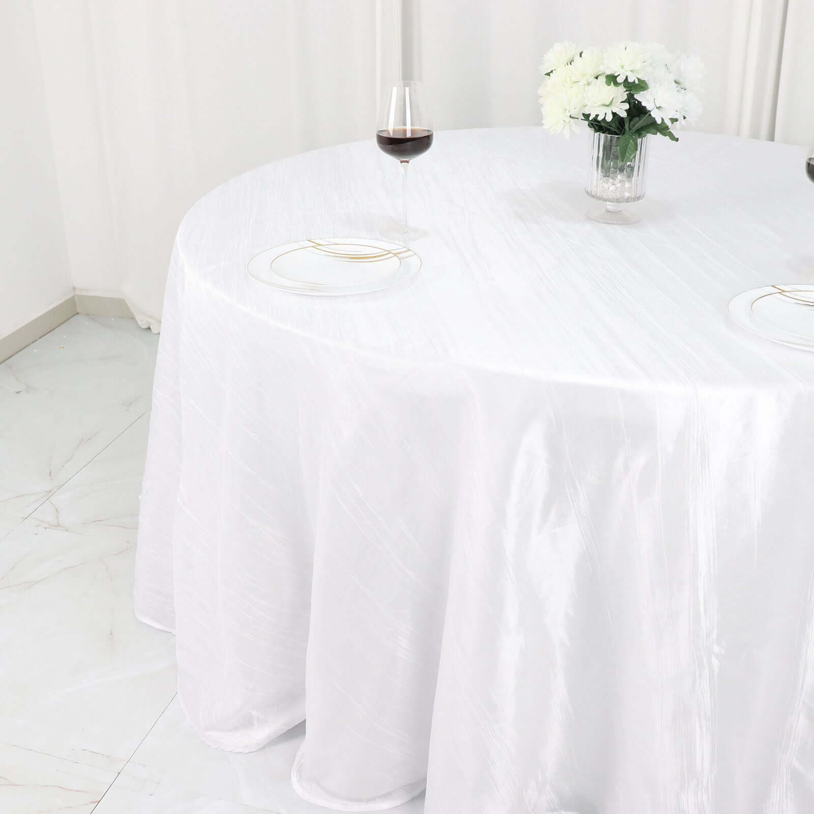 Taffeta 132" Round Tablecloth White - Seamless Accordion Crinkle Design for Exquisite Occasions