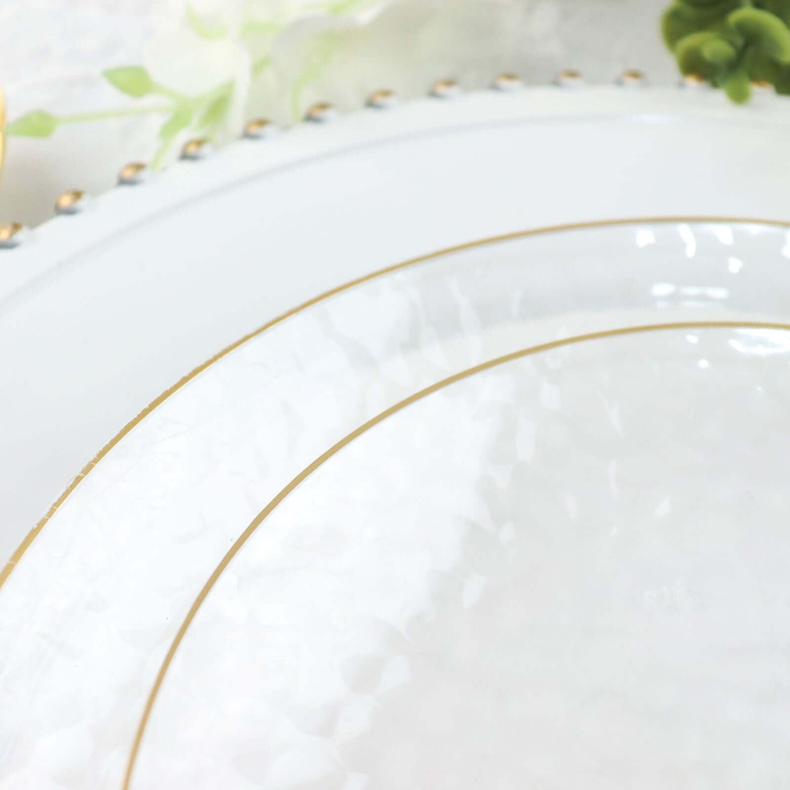 10-Pack Plastic 9" Round Dinner Plates in Clear Hammered Design with Gold Rim - Modern Disposable Party Plates for Events & Banquets