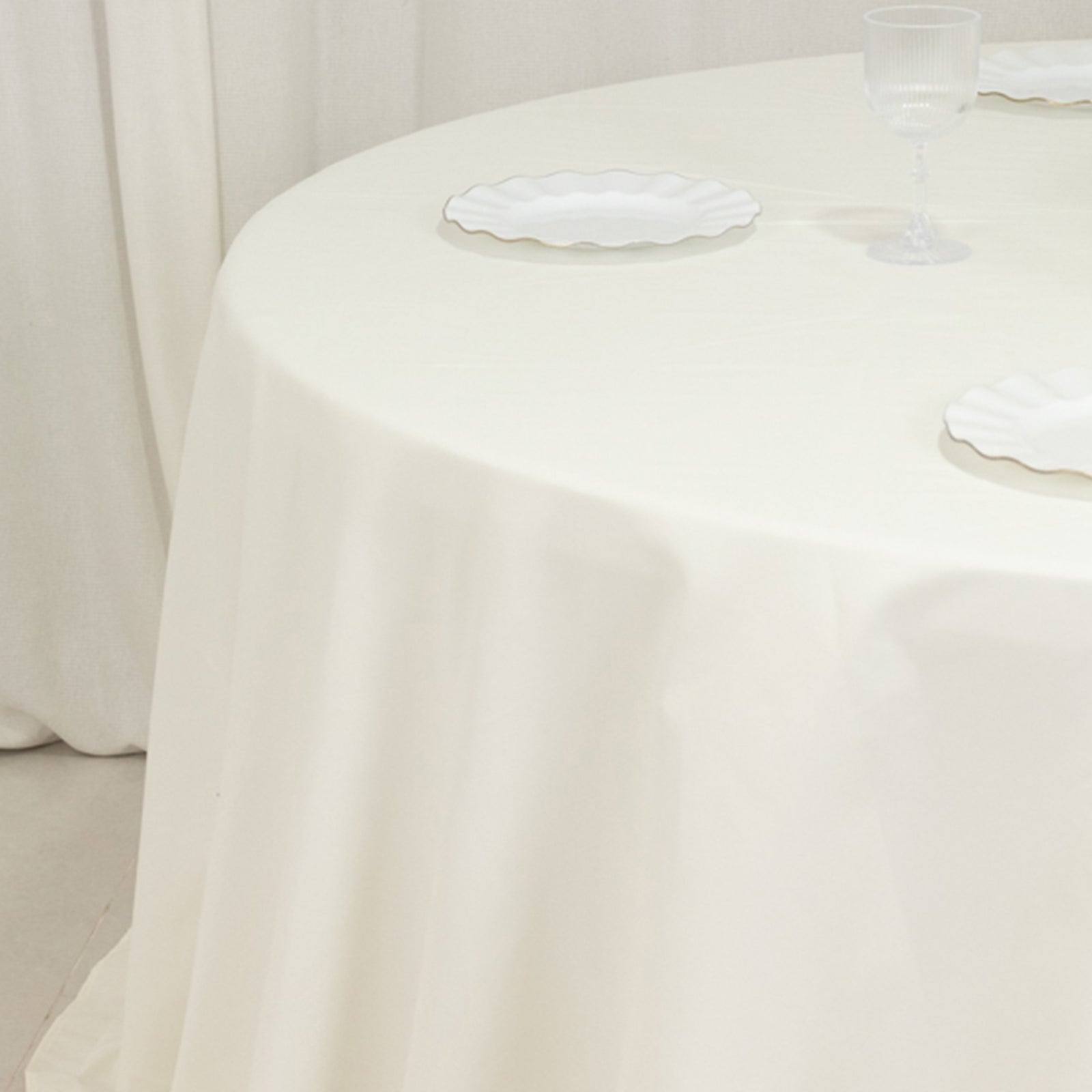 Cotton Blend 132" Round Tablecloth Ivory - Seamless Wrinkle-Resistant Table Cover