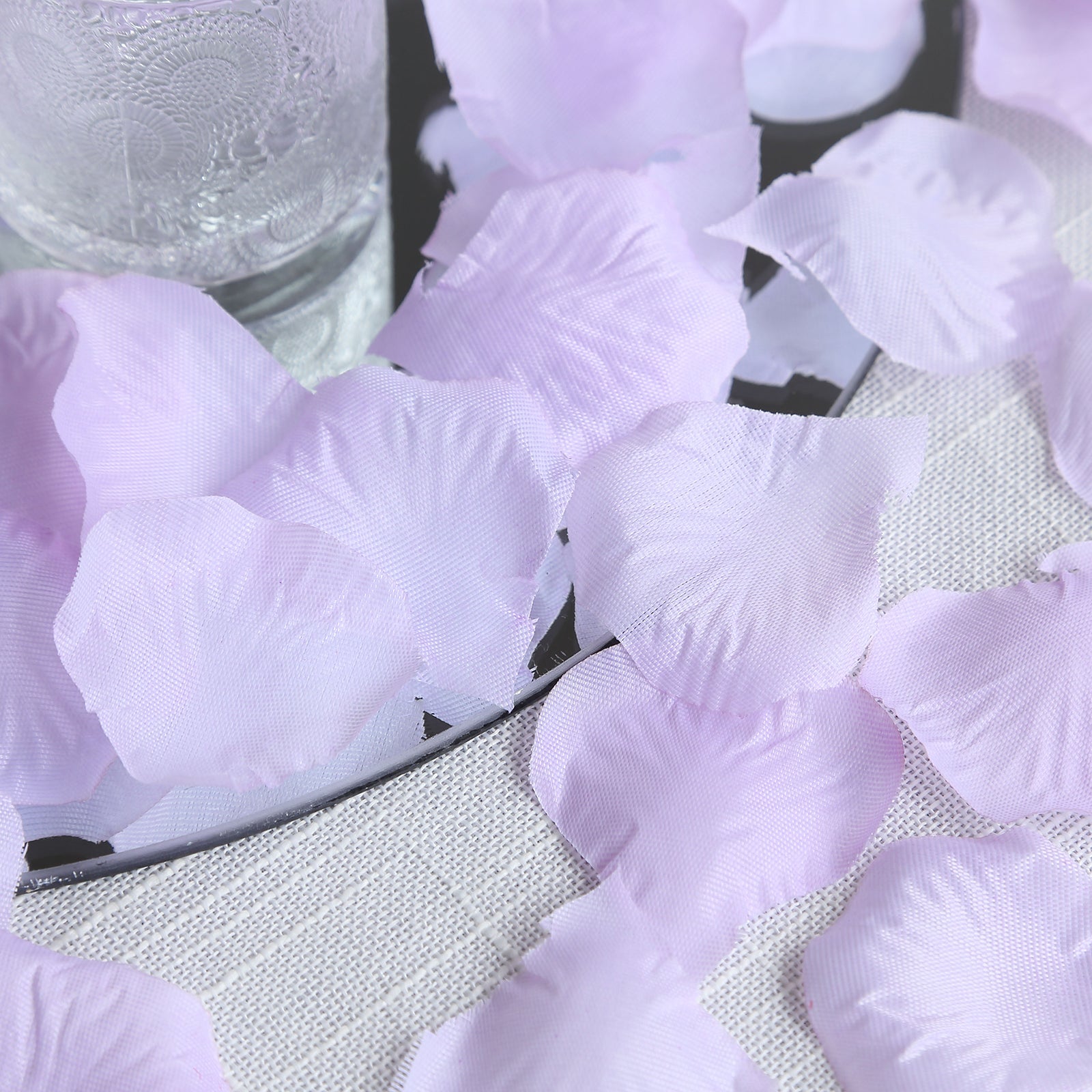 500-Pack Rose Petals Round Design Lavender Lilac Silk Confetti - Decorative Scatters for Tables and Floors
