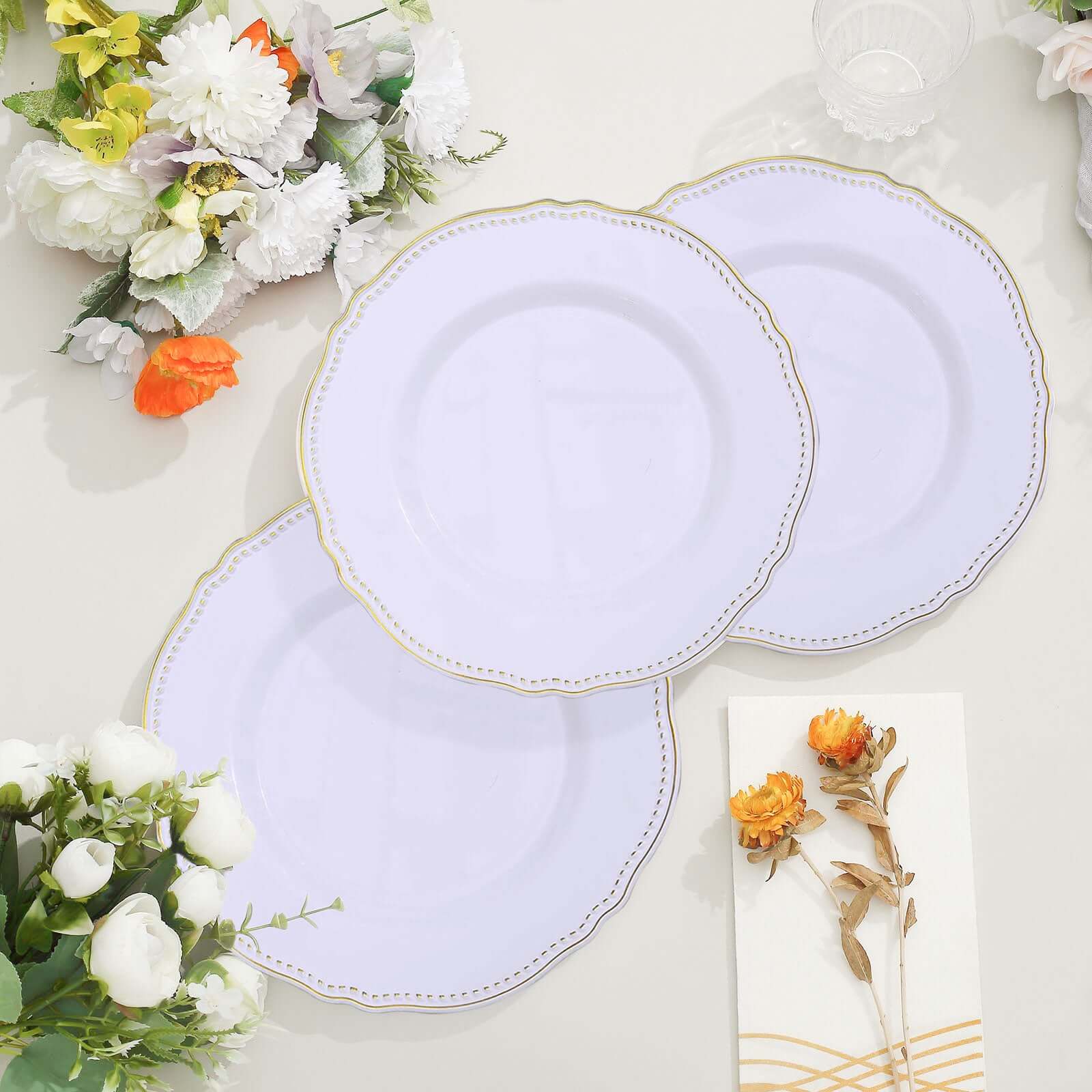 10-Pack Plastic Dinner Plates in White with Gold Scalloped Rim - Disposable Party Plates 9"