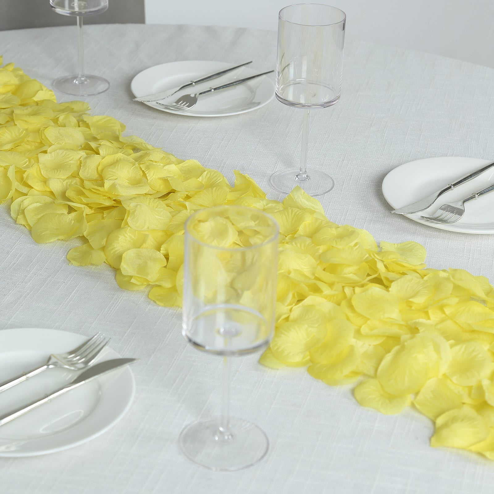 500-Pack Rose Petals Round Design Yellow Silk Confetti - Decorative Scatters for Tables and Floors